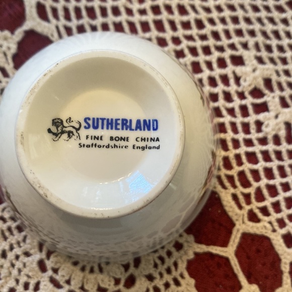 Sutherland fine bone China cream and sugar set with tray - Picture 3 of 8